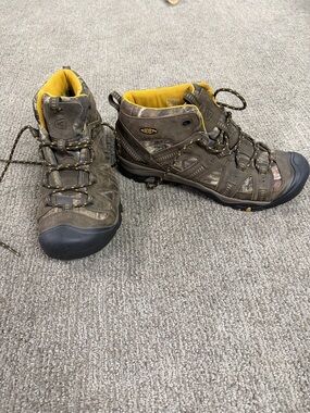Keen Brown Trail Mid-Height Boots with Yellow Lining
